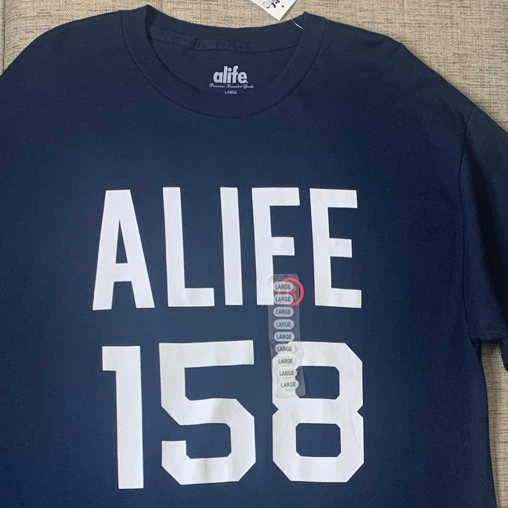 Men’s NWT ALIFE 158 Short Sleeve Logo Tee in Peacoat Blue, Size Large